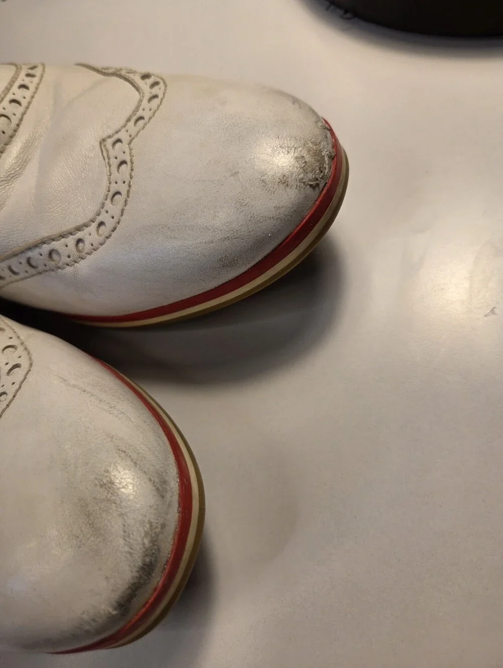 Gucci White Leather Brogue Oxford Shoes with Red Trim Size 39